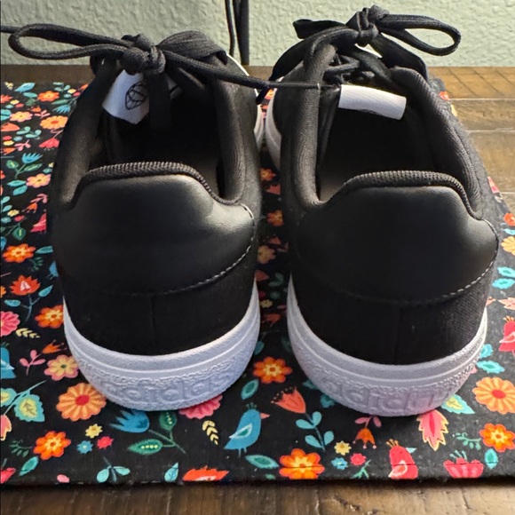 Adidas Black Canvas sneakers NEW - Picture 2 of 6